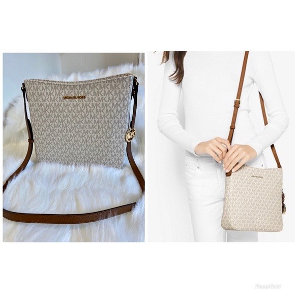 MICHAEL KORS LARGE MESSENGER CROSSBODY - Picture 2 of 8